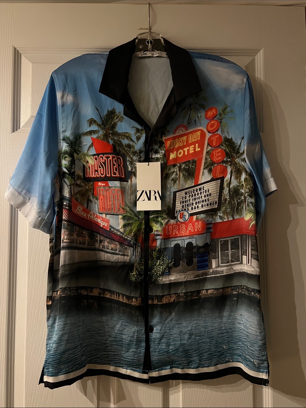 ZARA Men's Blue Scenic Motel Print Short-Sleeve Shirt with Black Collar